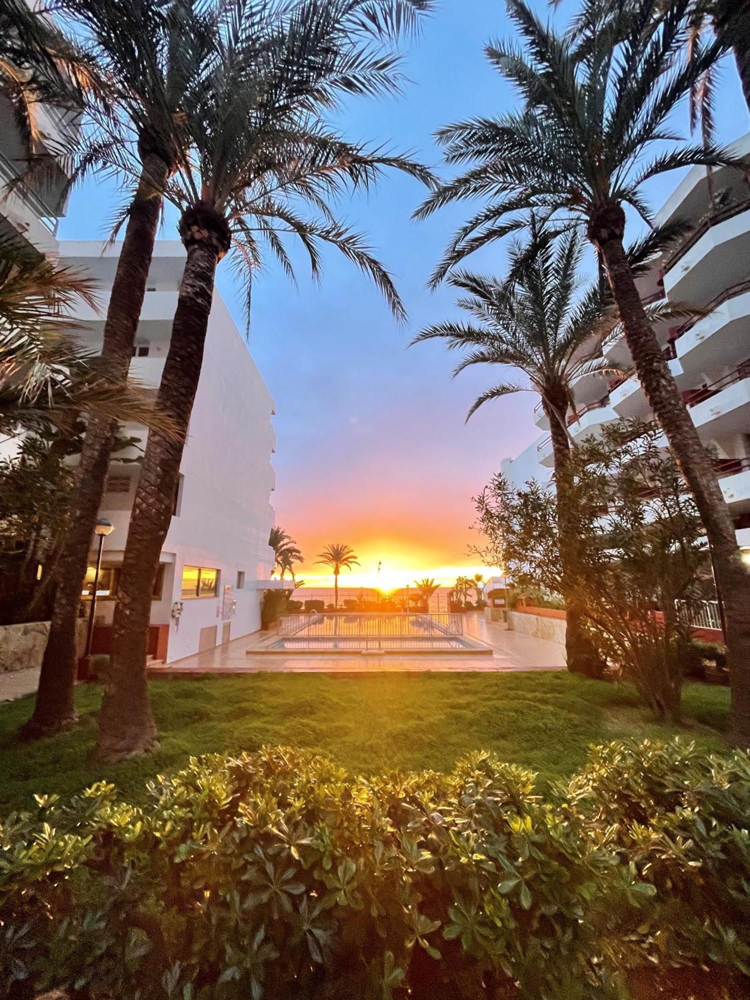 Apartamentos Llobet Ibiza Екстер'єр фото