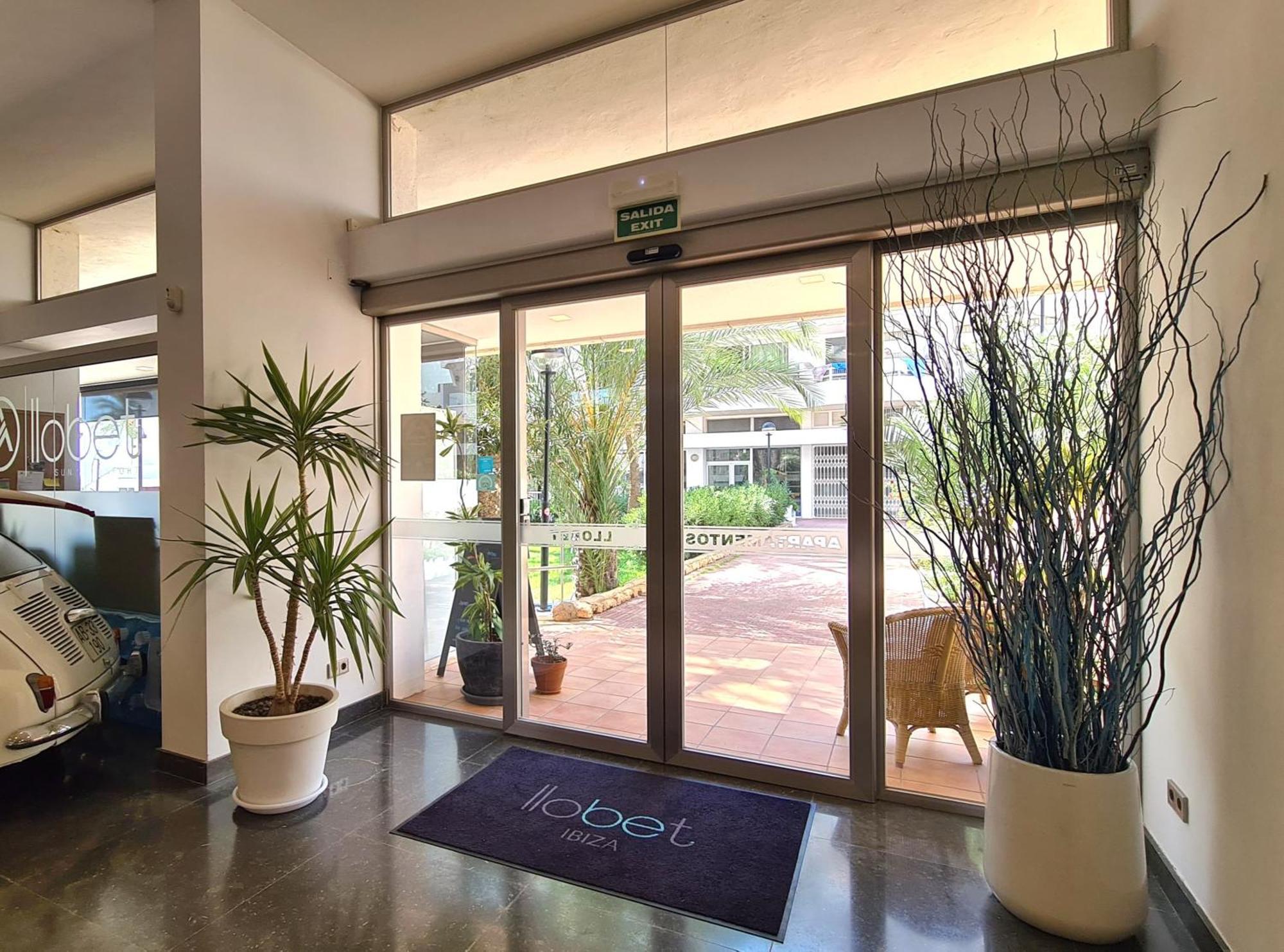 Apartamentos Llobet Ibiza Екстер'єр фото