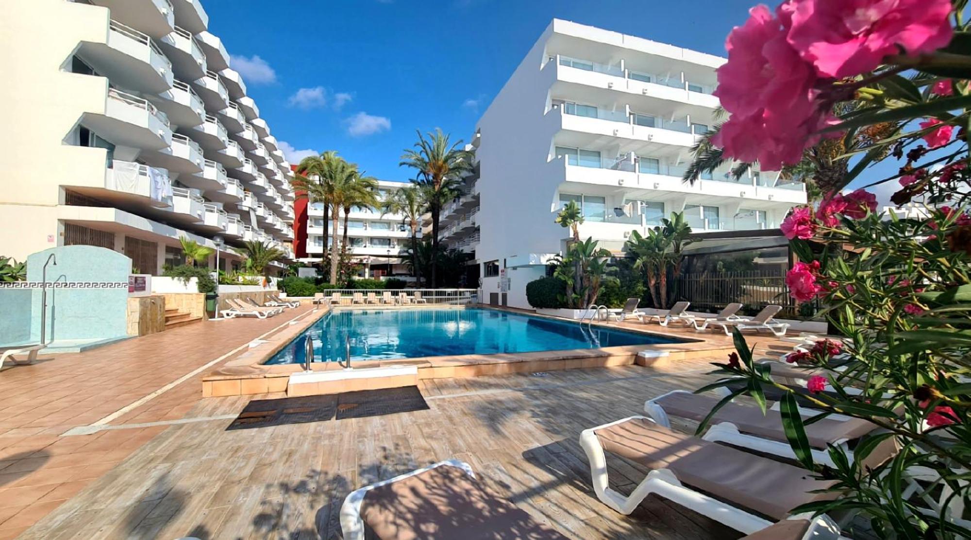 Apartamentos Llobet Ibiza Екстер'єр фото