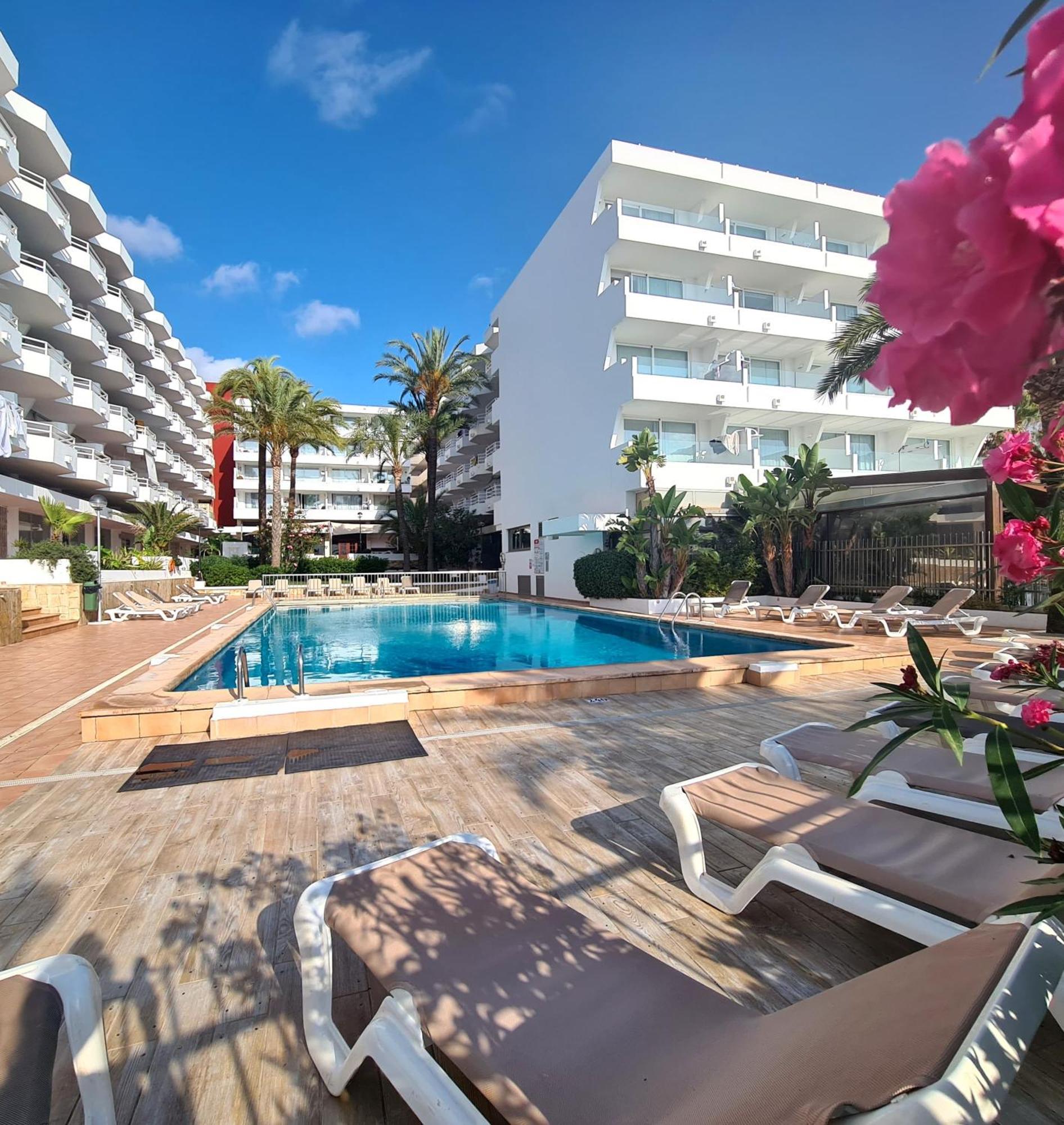 Apartamentos Llobet Ibiza Екстер'єр фото