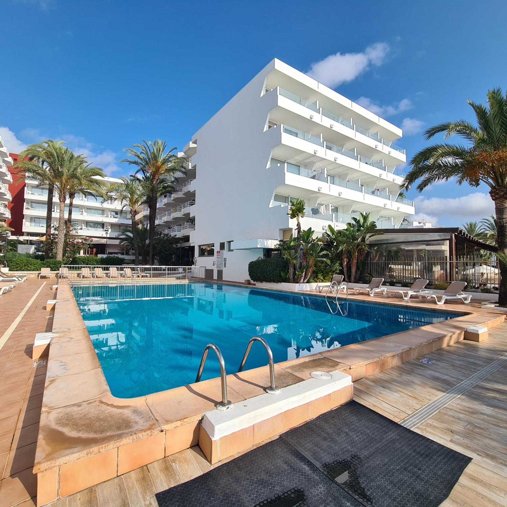 Apartamentos Llobet Ibiza Екстер'єр фото
