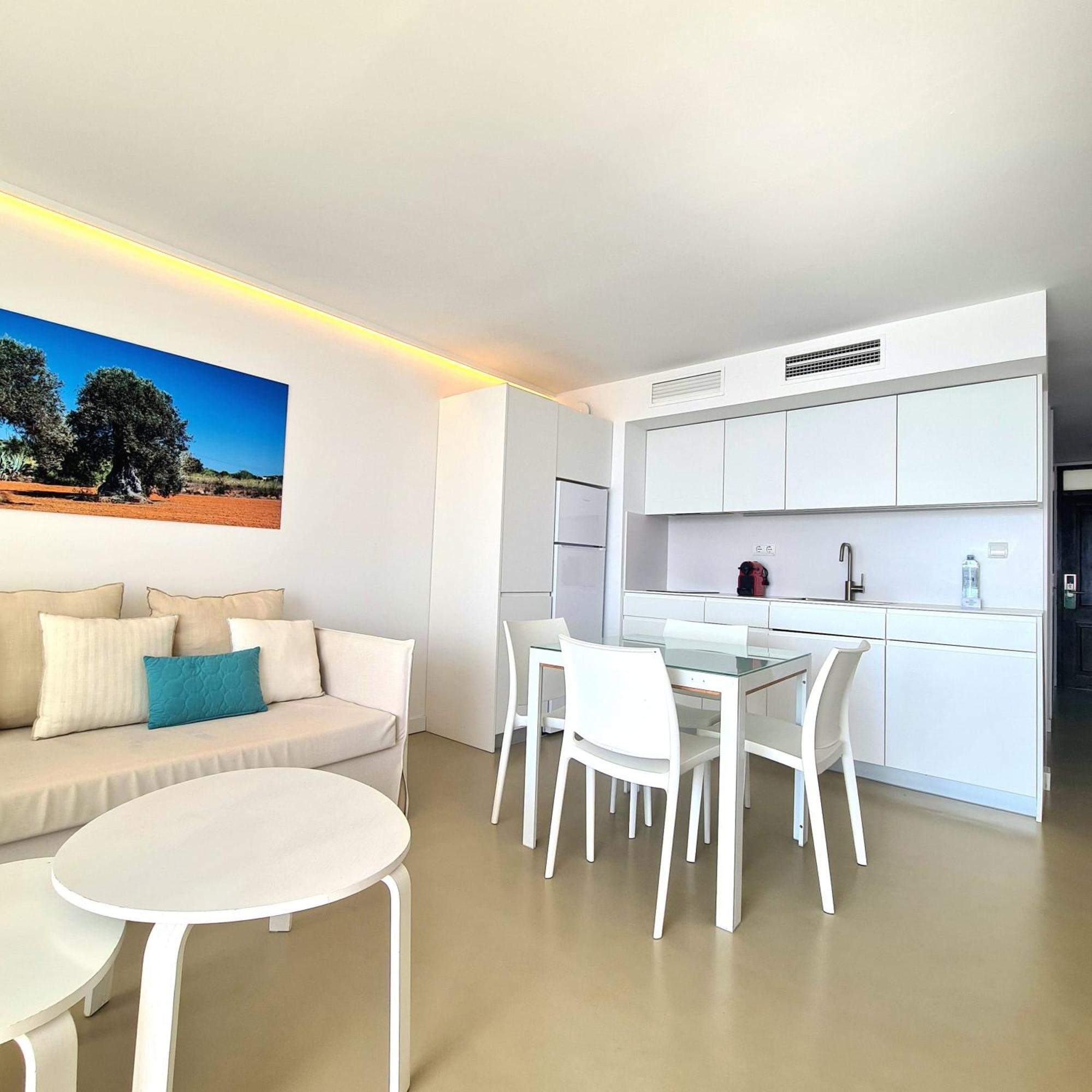 Apartamentos Llobet Ibiza Екстер'єр фото